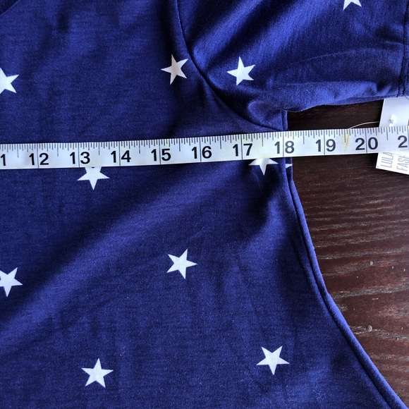 LuLaRoe Star Small Perfect T Scoop Hem - Picture 5 of 12
